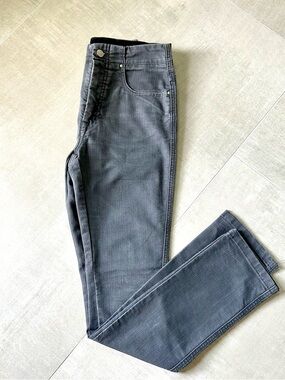 Women’s Straight Leg Jeans in Dark Gray